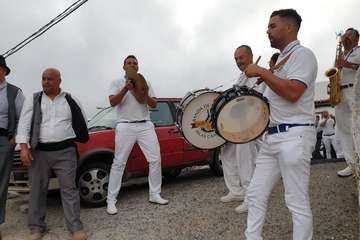 Una diana floreada prepara a Lomo Magullo para la Traída del Agua (Foto Francisco Javier Santana y José Florido)
